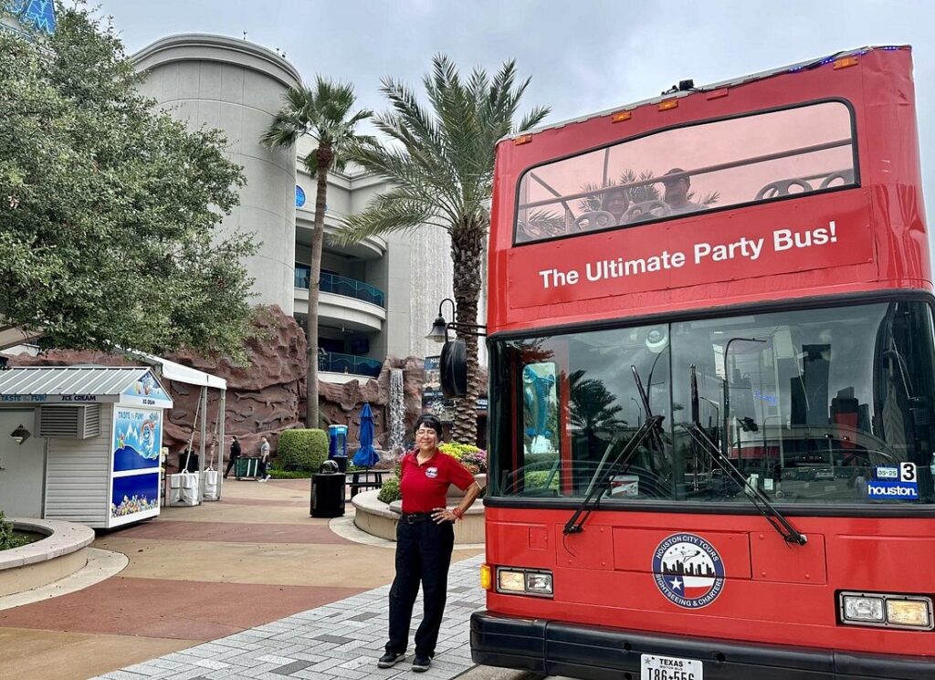 Houston City Tour and Downtown Aquarium All Rides Pass