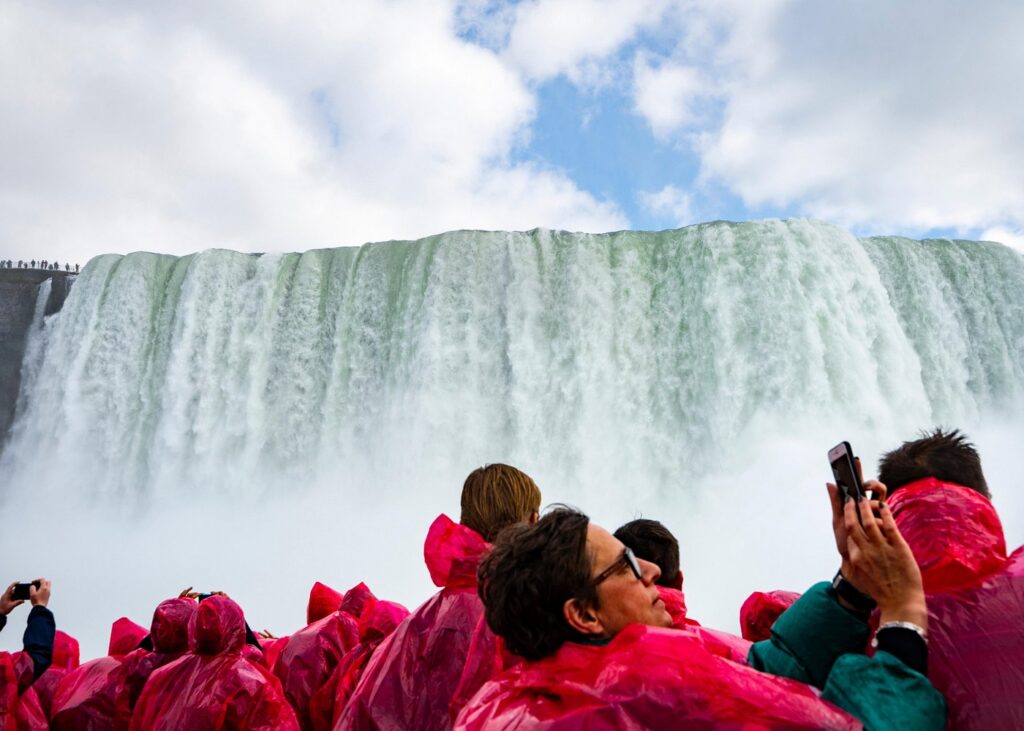 Niagara Falls Day Tour: Niagara on the Lake & Boat Ride