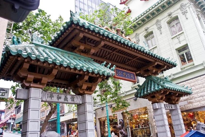 San Francisco Chinatown & North Beach: 7 Tastings & History Tour