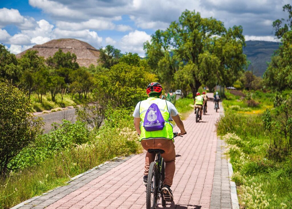 Teotihuacán by Bike: 4-Hour Valley Cycling Tour with Lunch